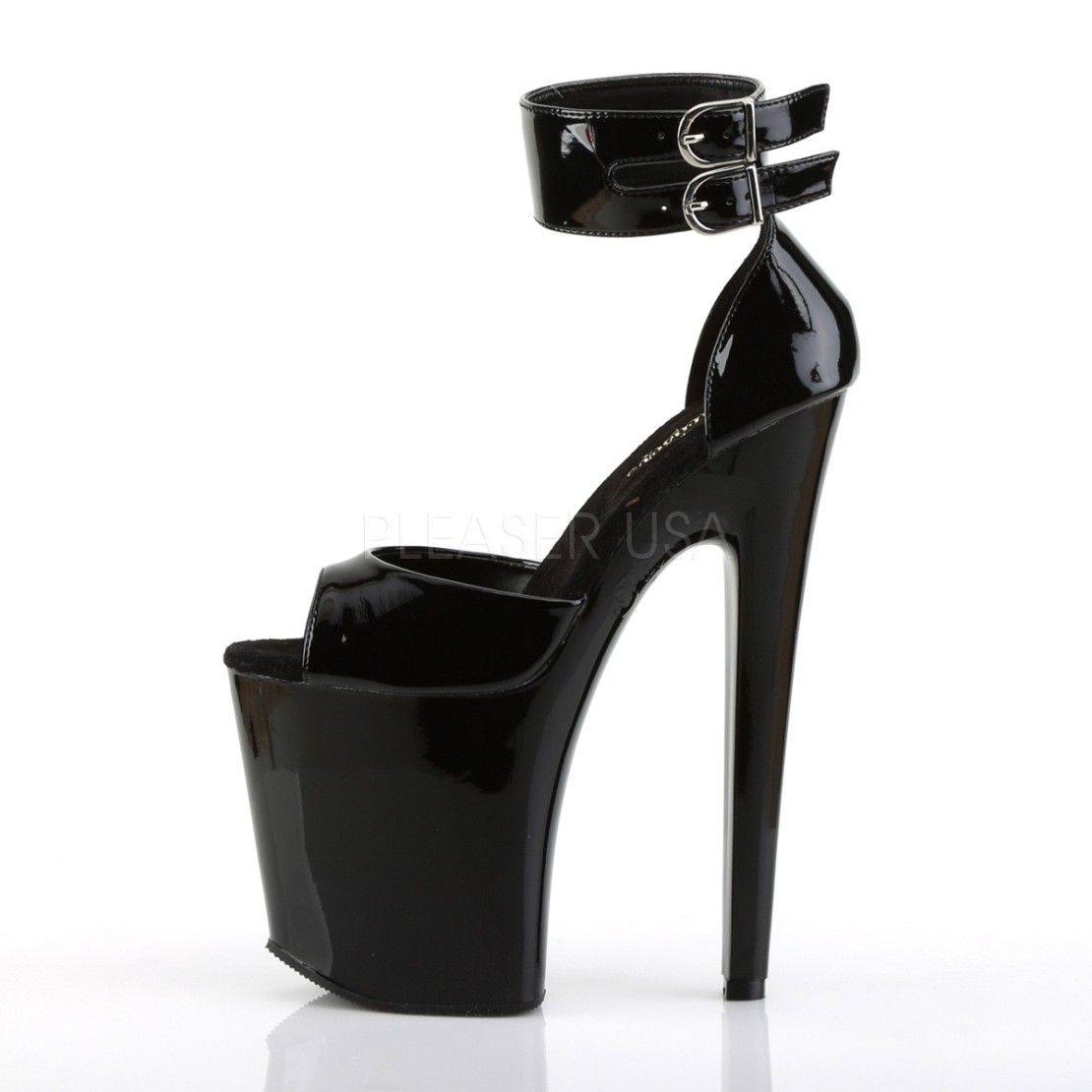 SANDALO SEXY NERO TACCO 20 IN VERNICE CON PLATEAU 