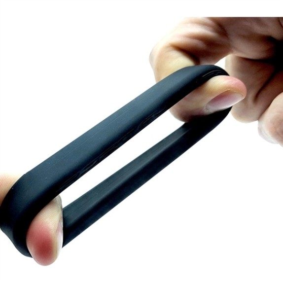 SET DI DUE ANELLI PER PENE E TESTICOLI IN SILICONE ELASTICO SPORT FUCKER