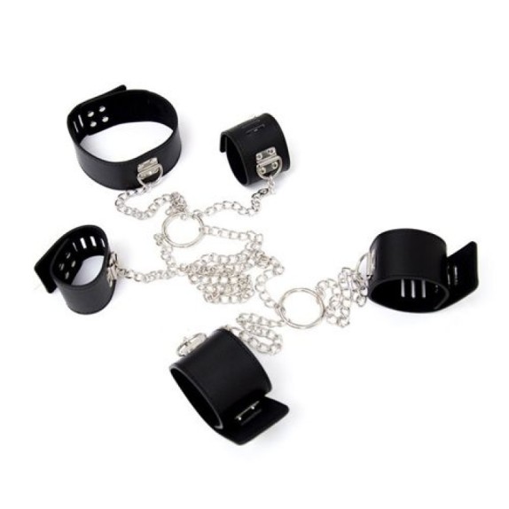 CHAIN HOGTIE COSTRITTIVO IN ECOPELLE E CATENE SEX TOY BDSM