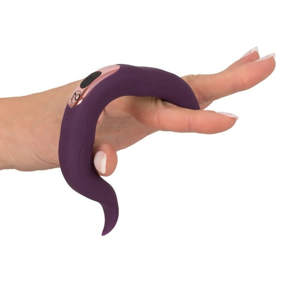 15835