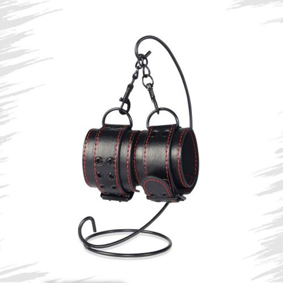 MANETTE SEXY IN ECOPELLE GIOCHI DI COPPIA BONDAGE FETISH
