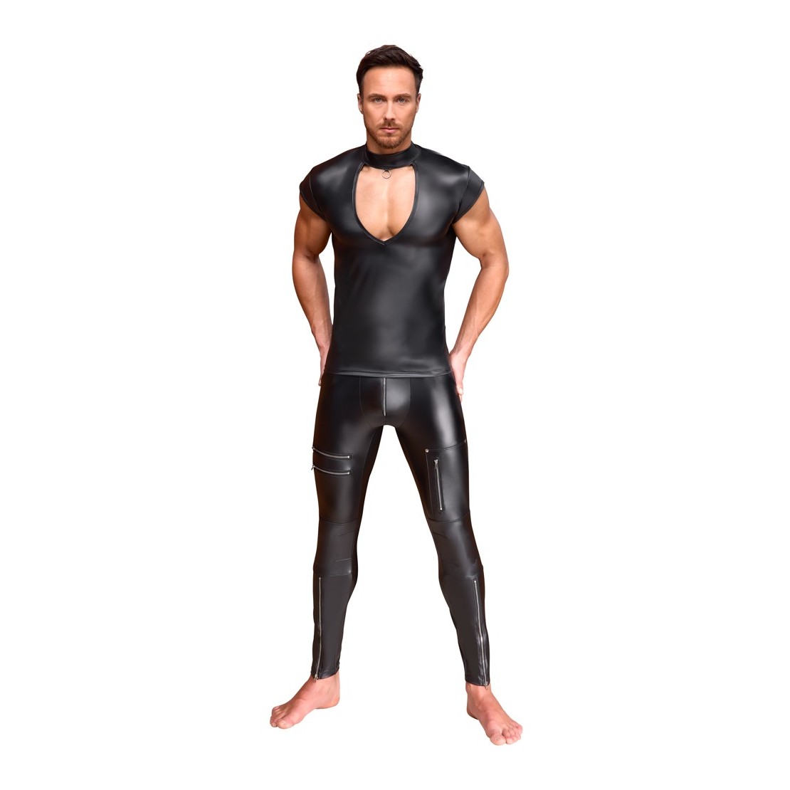 MAGLIA NERA SCOLLATA CON ANELLO PER UOMO IN...