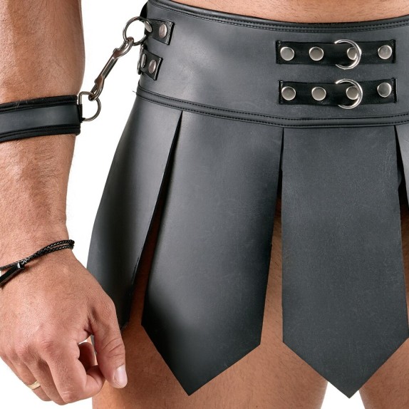 SET BONDAGE  CON HARNESS E GONNA GLADIATORE CON MANETTE SVENJOYMENT