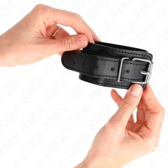 MANETTE CLASSICHE IN ECOPELLE NERA REGOLABILI E CON MOSCHETTONI PER UNIRLE