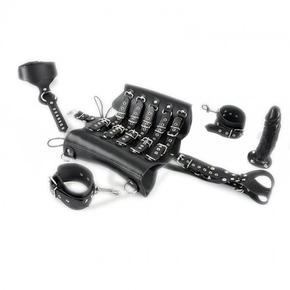 BODY IN PELLE CON DILDO IN LATEX E MANETTE INCLUSE CON CINGHIE E COLLARE